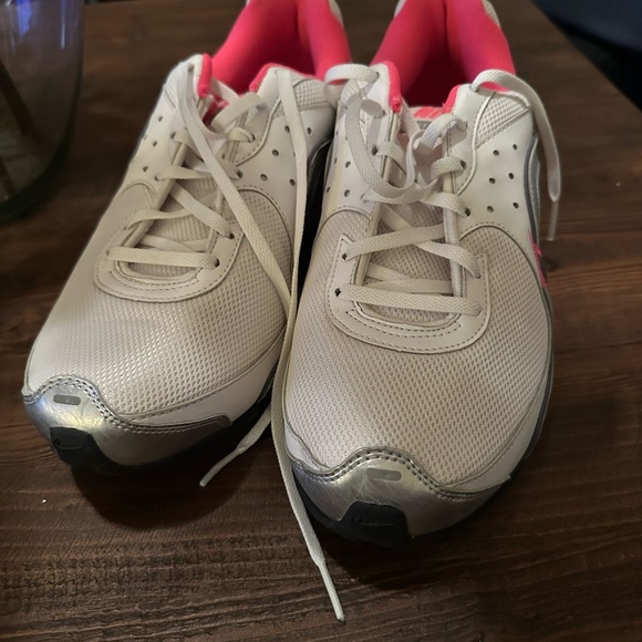 Nike Sneaker - Picture 2 of 3